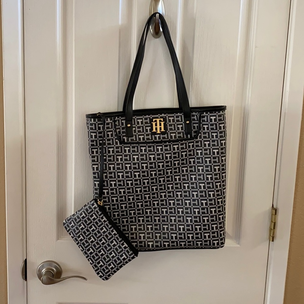 Tommy Hilfiger Tote with change purse